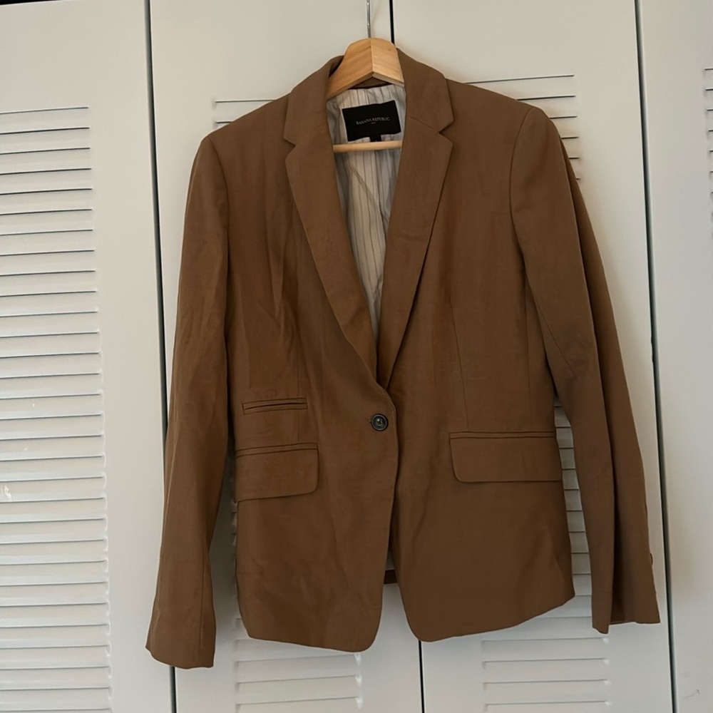 Banana Republic camel blazer - sz 6. Beautiful!